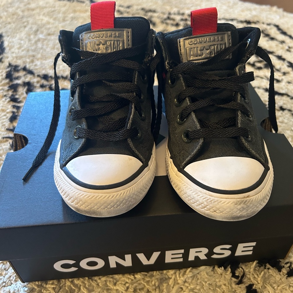 Converse Boys Chuck Taylor All Star Axel Mid Sneaker